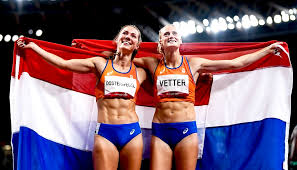 Laura de witte, lisanne de witte, emma oosterwegel. G0aaytatjpjgpm