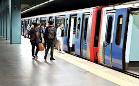 Benzin sıkıntısı nedeniyle işe toplu taşımayla gitmeye çalışan parisliler, bu kez metro greviyle karşı karşıya kaldı. Trabalhadores Do Metro De Lisboa Entregam Pre Aviso De Greve Para 25 De Maio Transportes Jornal De Negocios