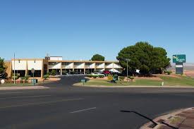 It had pancakes, eggs, pastries, cereal juice, etc. Parkplatz Mit Riesen Loch Aufnahme Von Quality Inn View Of Lake Powell Page Tripadvisor