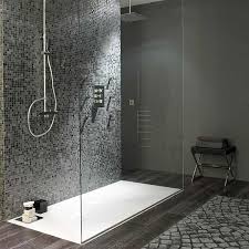 Scegli il tipo di piatto doccia più adatto alle dimensioni ed alle caratteristiche del tuo bagno. Aqua E Fuoko Come Scegliere Forma E Materiale Del Piatto Doccia