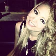 Lorena Paul's Instagram, Twitter & Facebook