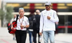 Im zarten alter von acht jahren nahm lewis zum ersten mal in einem kart platz und wurde sofort von der rennleidenschaft gepackt. Formel 1 Sie Ist Die Frau An Lewis Hamiltons Seite Kleinezeitung At
