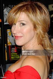 Actress Lisa Ann Walter signs copies of her new book "The Best Thing...  News Photo