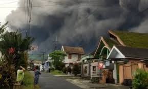 Mewaspadai gugurnya kubah lava di kawah jongring seloko. Fo8ljdgfewbxbm