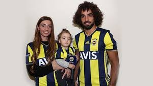Maybe you would like to learn more about one of these? Sadik Ciftpinar Ilk Fenerbahce Macina Cikti Esi Bu Paylasimi Yapti