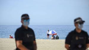 Besonders juli und august ist es hier kaum auszuhalten. Coronavirus Und Badeurlaub In Teilen Andalusiens Durfen Leute An Den Strand Costa Del Sol