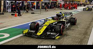 Esteban ocon is aware that the renault car takes a little longer to get used to and was impressed by ricciardo's quick adaptations to the car. Esteban Ocon Vs Daniel Ricciardo Knapp Vorbei Ist Auch Daneben