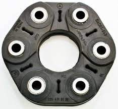 Hardyscheibe — die hardyscheibe (gelenkscheibe) ist eine meist aus gummi oder einem anderen elastischen material gefertigte scheibe mit zumeist einvulkanisierten buchsen aus metall. Mercedes W205 C Klasse Gelenkscheibe Scheibe Hardyscheibe A2054110100 Ebay
