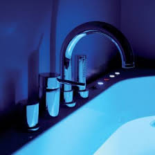 La sua presenza trasforma lo spazio domestico in una piccola spa privata che vede nelle vasche idromassaggio il più alto punto di relax personale. Bordo Vasca Rubinetteria Per Vasca Da Bagno A 4 Fori