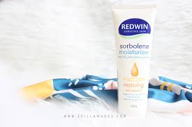 Pelembab ini diperkaya dengan kandungan vitamin e hingga 2%. Review Pelembab Untuk Kulit Kering Zeilla Mutia Devi