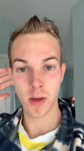 ad ignore my messy flat hair