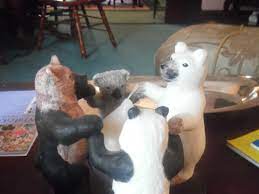 White gypsum with aggregate from montauk, new york, composed of quartz, granite, calcium carbonate, and bone. I Love Polar Bears So I Had To Get The Coffee Table Decor Picture Of Forget Me Not Bed And Breakfast Saint Louis Tripadvisor