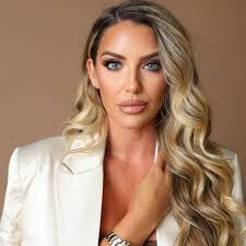 Ebony Watts's Instagram, Twitter & Facebook