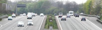 Man darf allerdings rechts vorbeifahren. Rechts Uberholen Auf Der Autobahn Wann Ist Das Erlaubt