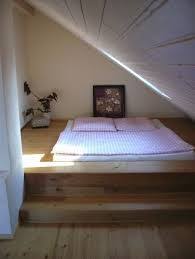 Atemberaubend bettpodest bauen bett podest selber. Bett Auf Podest Google Suche Auf Bett Googlesuche Podest Bett Mobel Bett Ideen Zimmer Mit Dachschrage Einrichten