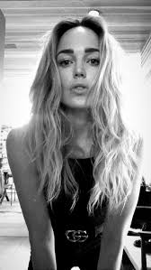 When celebrities meet & flirt with their celebrity crush! Caity Lotz Celebs Female Celebrity Crush Actresses Celebrities