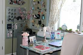 We have put together a stunning collection of items that will get you in the mood for pink. My Pretty In Pink And Gold Diy Craft Room Office