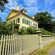 Inventive homeowners have even had success with blue highlights. Golden Paint Colors And Photos Of Yellow Houses
