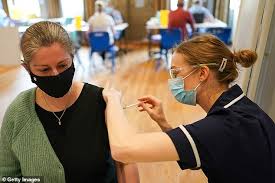 42 yaşındaki bakan ve danışmanı sağlık bakanlığı'nın londra genel merkezi'ndeki ofisinde öpüştüğü anlar medyaya servis edildi. Hospital Patients With Covid Are Now Younger And Get Less Sick Travel Guides