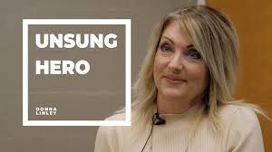 Donna Linley's Instagram, Twitter & Facebook