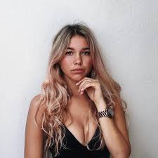 From spring 2021 germany's next topmodel will finally start again with a glamorous fashion show. Gehorlos Bei Germany S Next Topmodel Das Ist Marias Fazit Promiflash De