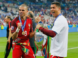 С 10 июня по 10 июля 2016 года. Glavnye Sobytiya Evro 2016 Draki Travma Ronaldu Sensaciya Islandii Chempionat