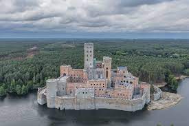 Maybe you would like to learn more about one of these? Tak Zamek W Stobnicy Wyglada Dzis Czy Pojdzie Do Rozbiorki Kobieta W Interia Pl