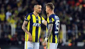 Mehmet topal is a famous soccer player. Fenerbahce Ile Olan Sozlesmesini Fesheden Mehmet Topal Transferde Onceligi Galatasaray A Verdi