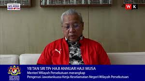Sumbangan disampaikan menteri wilayah persekutuan, tan sri annuar musa bersama ketua pegawai eksekutif ywp, zaizalnizam zainun. Tan Sri Annuar Musa 15012021 Live Oleh Menteri Wilayah Persekutuan Facebook