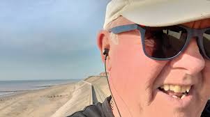 Stephen wondering where all his loyal sharers have gone “it's only  half-past six”