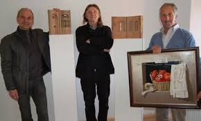Moment, schlag in die andere richtung, sonst kann es passieren, dass dir die ecke abplatzt, erklärt martin roedel dem mädchen. Kunst In Einem Haus Mit Geschichte Region Neumarkt Nachrichten Mittelbayerische