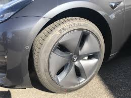 De metalen constructie bestaat uit aluminium en staal, voor maximale sterkte in het gehele voertuig. Was Sagen M3 Owner Zu Den Farben Farbwahl Model 3 Allgemeines Tff Forum Tesla Fahrer Freunde