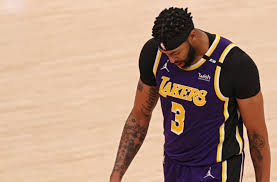 Nba Twitter Reacts To Anthony Davis Leaving Game 4 With Injury
