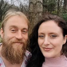 Happy Christmas from Antti and me! I hope are having a lovely day feeling  blessed and loved like we all deserve. Notice the tree has a face? 😍 This  tree has a