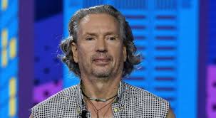 Mauro Repetto cosa fa oggi? «Porto in teatro gli 883. Io e Max non abbiamo  mai lavorato davvero insieme. Reunion? Dovrebbe capitare»