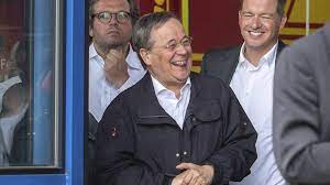 Armin laschet musste seitdem mit dem vorwurf leben, dass ihm die jugend egal sei. Besuch In Erftstadt Armin Laschet Lacht Und Entschuldigt Sich Zeit Online