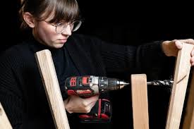 What is it? Part 3 Woodcraft Woodcraft began in 1895 in two different  divisions: buildings and furniture. Its earliest design inspirations drew  from the material culture of early white settlers to Appalachia.