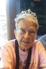 Loretta Kearney's Instagram, Twitter & Facebook