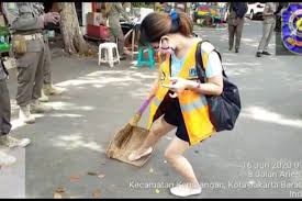 Berikut ini loker poskota terbaruyang tayang pada hari ini untuk anda yang sedang mencari lowongan kerja supir (driver),satpam (security),tukang jahit / potong lowongan kerja poskota. Tak Pakai Masker Wanita Muda Di Kembangan Ogah Diberi Sanksi Menyapu