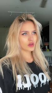 Larissa Genrette Tommi Rose