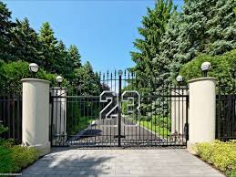 Michael jordan's house, located in the highland park suburb of chicago, is a 56,000 square foot mansion that started construction in 1991 and the grounds include a tennis court, chipping range, putting green and a lily pond. 2700 Point Dr Highland Park Il 60035 Zillow