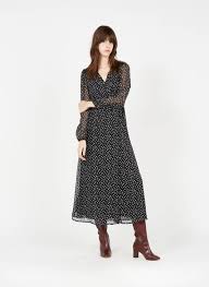 La robe portefeuille qui se pare de fils métallisés pour un look féminin et glamour ! Nouvelle Collection Robe Longue Portefeuille Imprimee Black Vila Femme Place Des Tendances