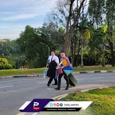 There were 8 colleges altogether with each one sending a male duo and a female duo, adding up to a total of 16 teams. Liza Lazarus On Twitter Kolej Kenanga Masih Adakah