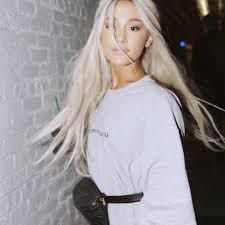 Guardate il video all'interno dell'articolo. Ariana Grande Mostra In Un Video I Suoi Veri Capelli I Fan Sono Sconvolti Capellistyle
