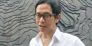 Hal yang unik dari pria kelahiran ponorogo ini adalah kesederhanaannya dan cara dia memainkan gitar menggunakan. Cerita Addie Ms Dianggap Terlambat Temukan Alip Ba Ta Halaman All Kompas Com