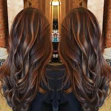 Couleur Balayage Caramel Et Cheveux Avec Ondulations Balayage Straight Hair Hair Inspiration Color Milk Chocolate Hair Color