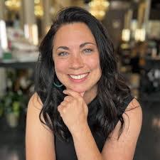 Doris Hong's Instagram, Twitter & Facebook