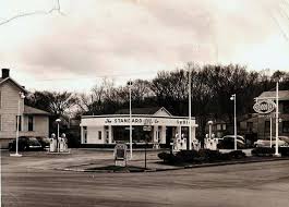 This Old Gas Station Was At The Corner Of Putnam And Gilman It Was Taken In 1940s Or 50s Old Gas Stations Huntington West Virginia Marietta Ohio