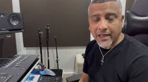 Homenaje a Efraín Vidal, un aguinaldo orocoveño tocado al estilo de mi  maestro Efraín Vidal. 49no Festival del Cuatro del Colegio de Ingenieros y  Agrimensores de Puerto Rico. Trovador: Josue Torres Guitarra -