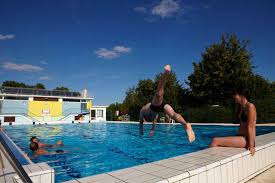Piscine center, vous propose le plus grand choix de matériel et d'accessoires pour piscine, venez découvrir tout le matériel sur piscine center : Piscine Municipale De Santenay Equipment For Leisure Activities Santenay The Official Beaune Travel Guide